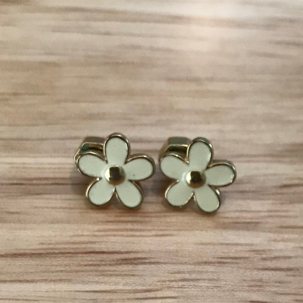 Daisy Stud Earrings